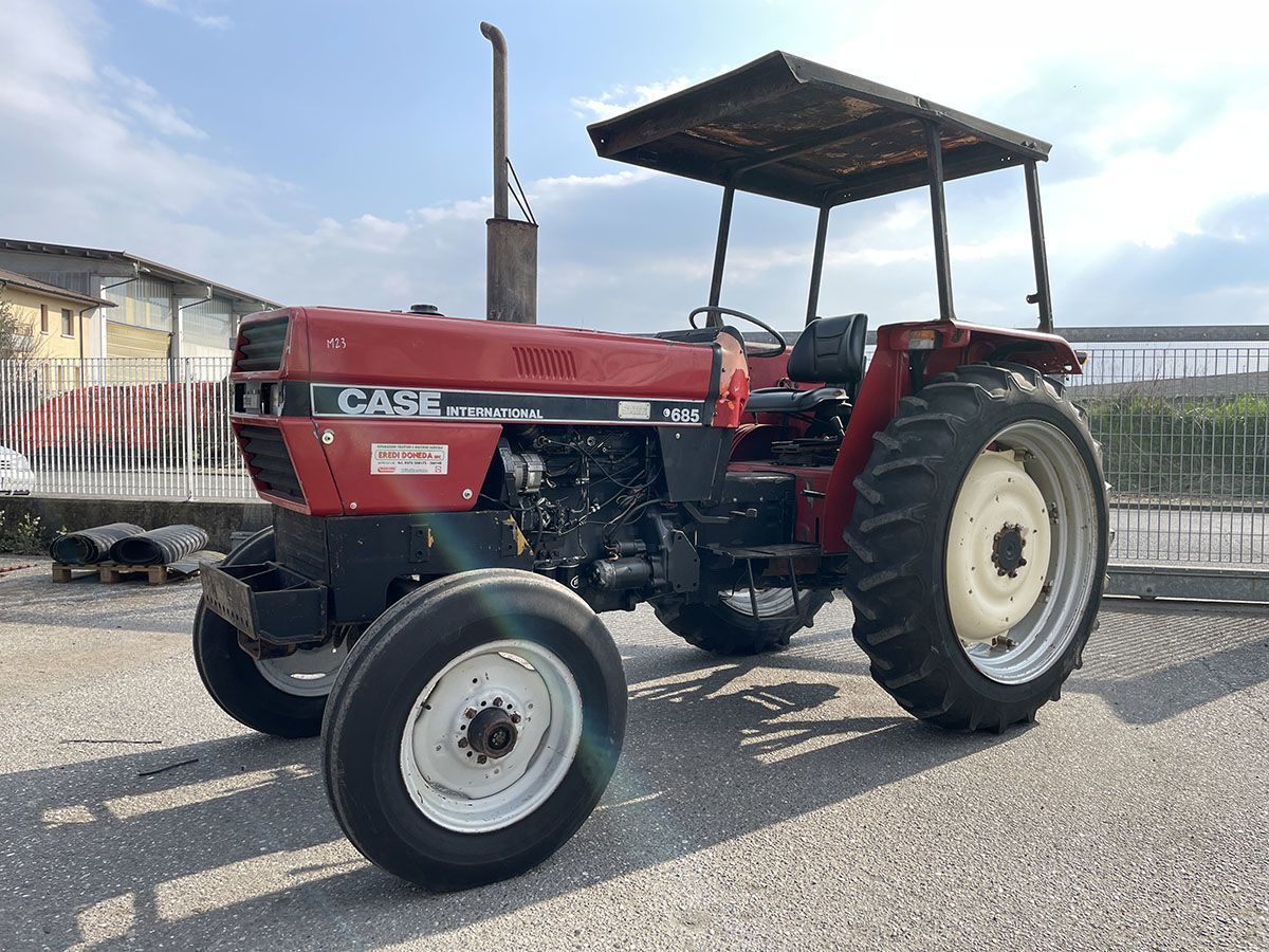 Case IH 685 Tractor