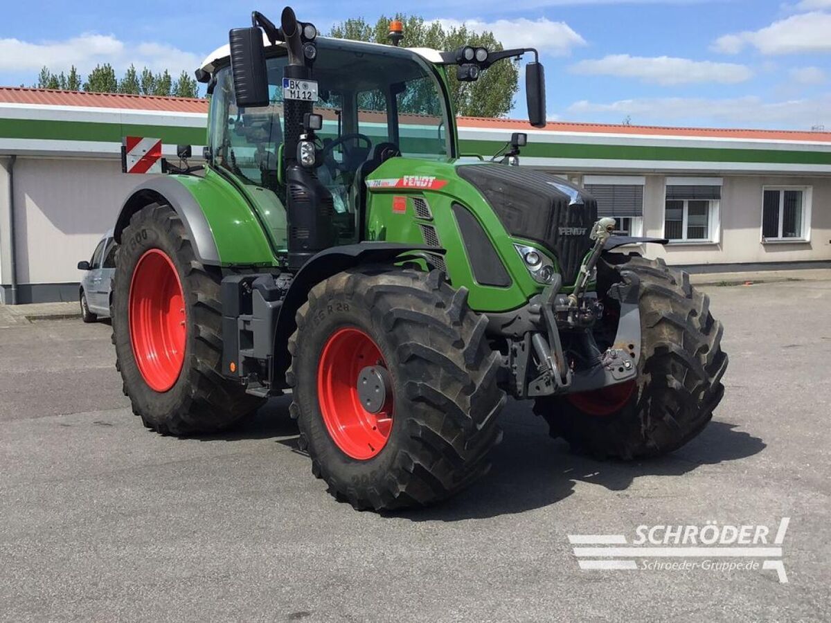 Fendt 724 Vario Traktor 141.885 €