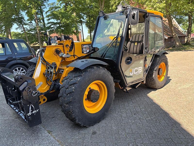 E-FARM: JCB 527-58 AGRI - Chargeur télescopique  - id EQDDBM6 - 53 361 € - Année: 2020 - Lecture du nombre d'heure: 3 200,Allemagne