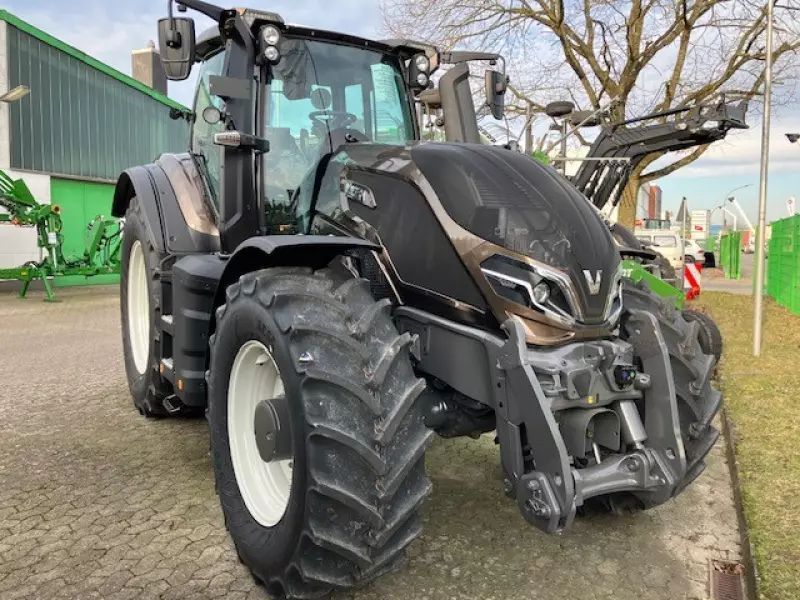 E-FARM: Valtra Q285 - Traktor - id CNLAM8W - 195 000 € - Rok produkcji: 2024 - Niemcy