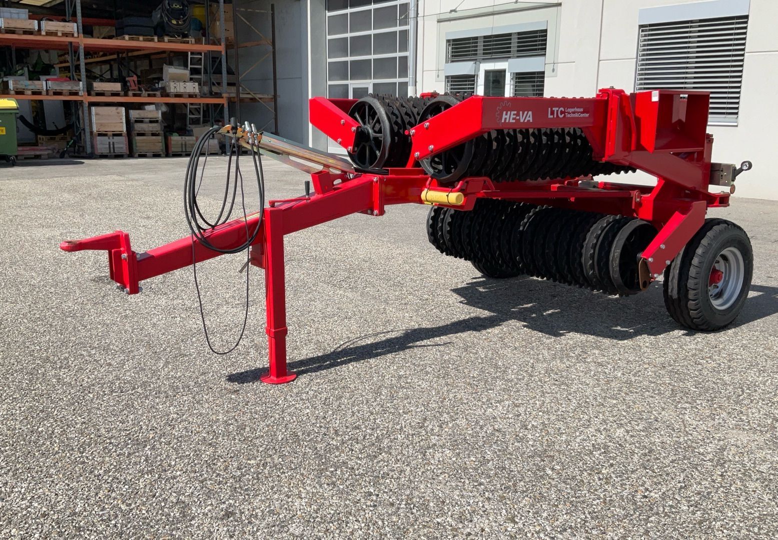 HE-VA TIP Roller 5,4m Prasy i wały 11 333 €