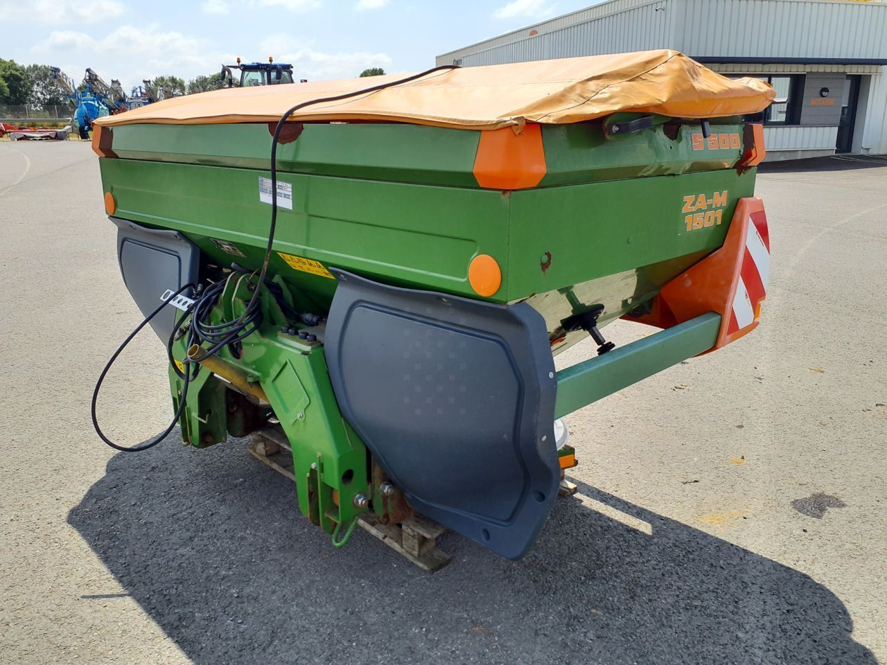 E-FARM: Amazone ZA-M 1501 - Mašine za raspršivanje gnojiva - id WZBP7CE - 6500 € - Godina proizvodnje: 2012 - Francuska