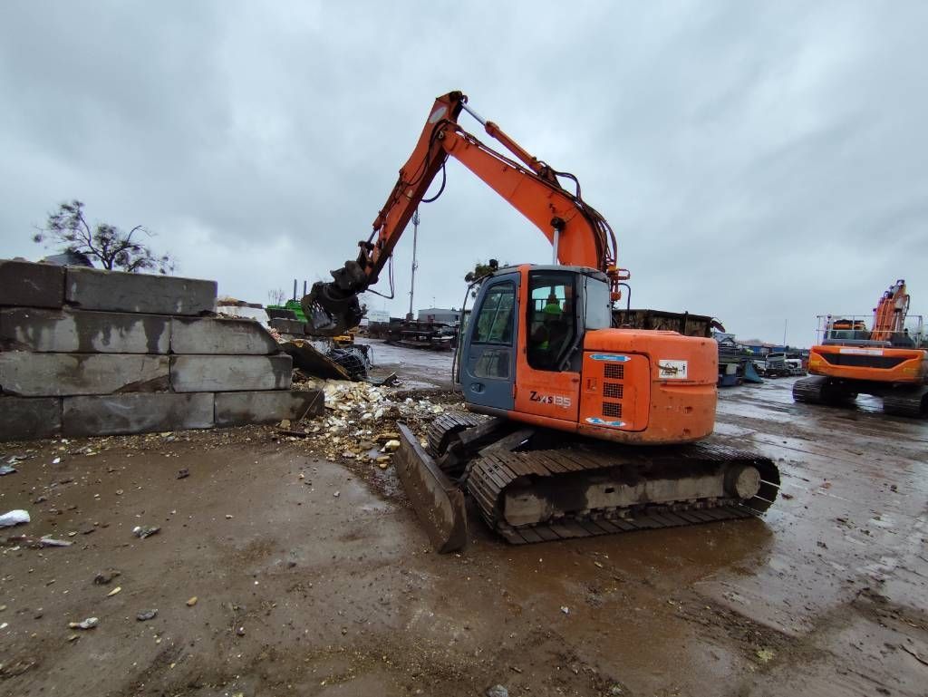 Hitachi zx 135 us Crawler excavator €22,225