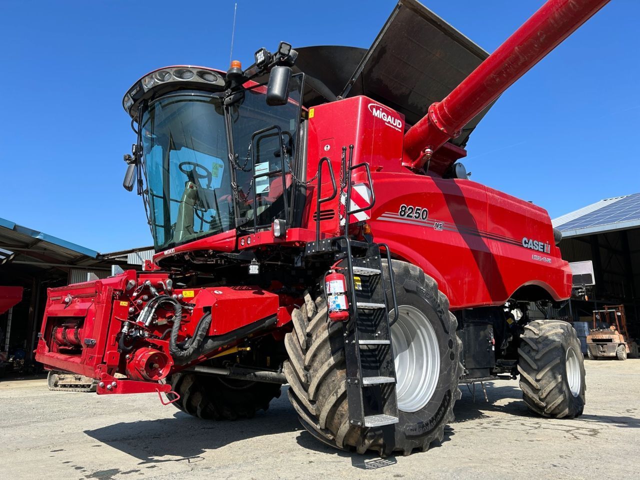 E-FARM: Case IH Axial Flow 8250 - Combine harvester - id DFAKQRC - €369,300 - Year of construction: 2023 - Engine hours: 543,France