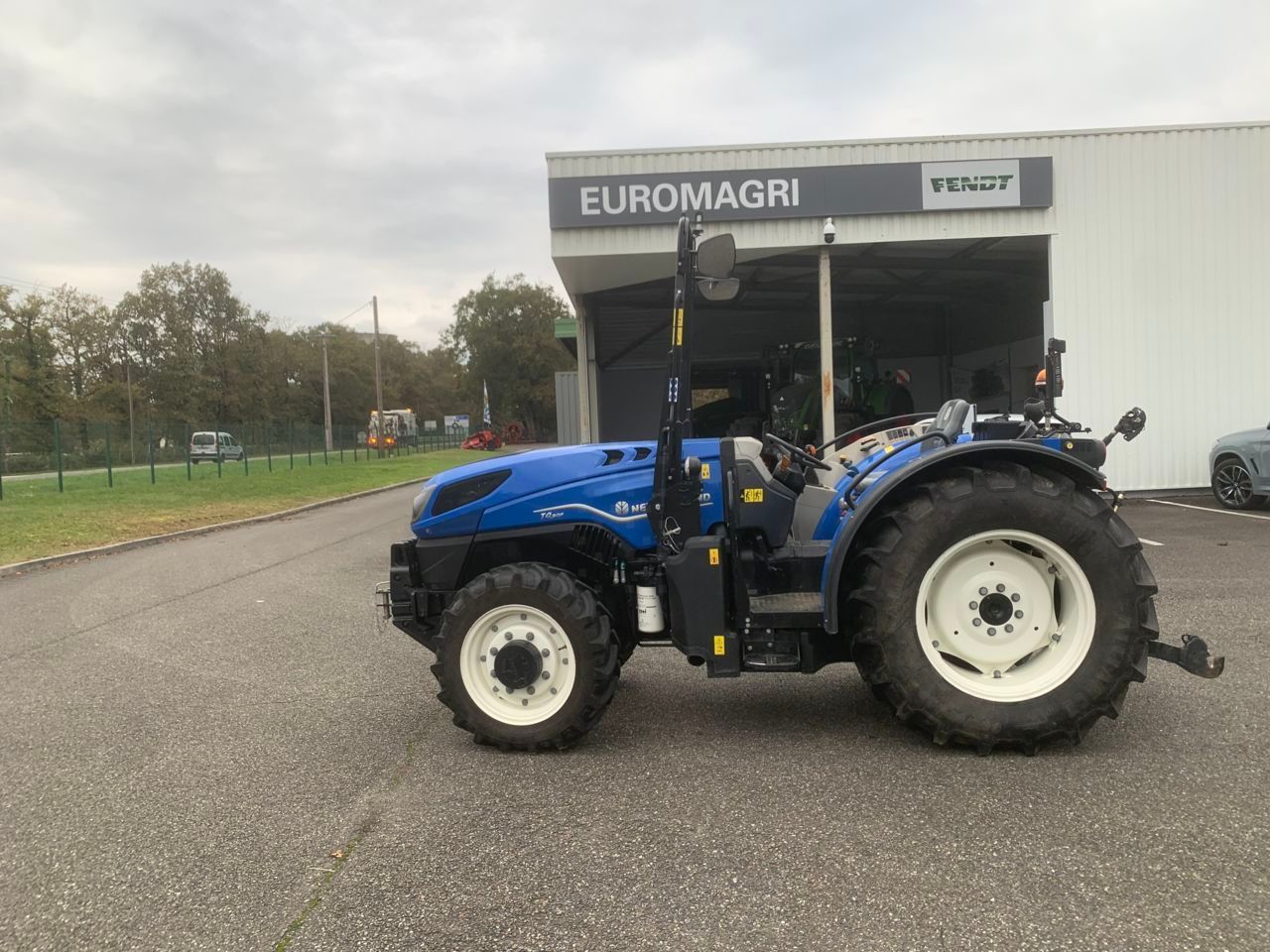 E-FARM: New Holland T4.90 F - Tractor - id PIW6TUN - 42.000 € - Año: 2023 - Horas: 256,Potencia del motor: 90,Francia