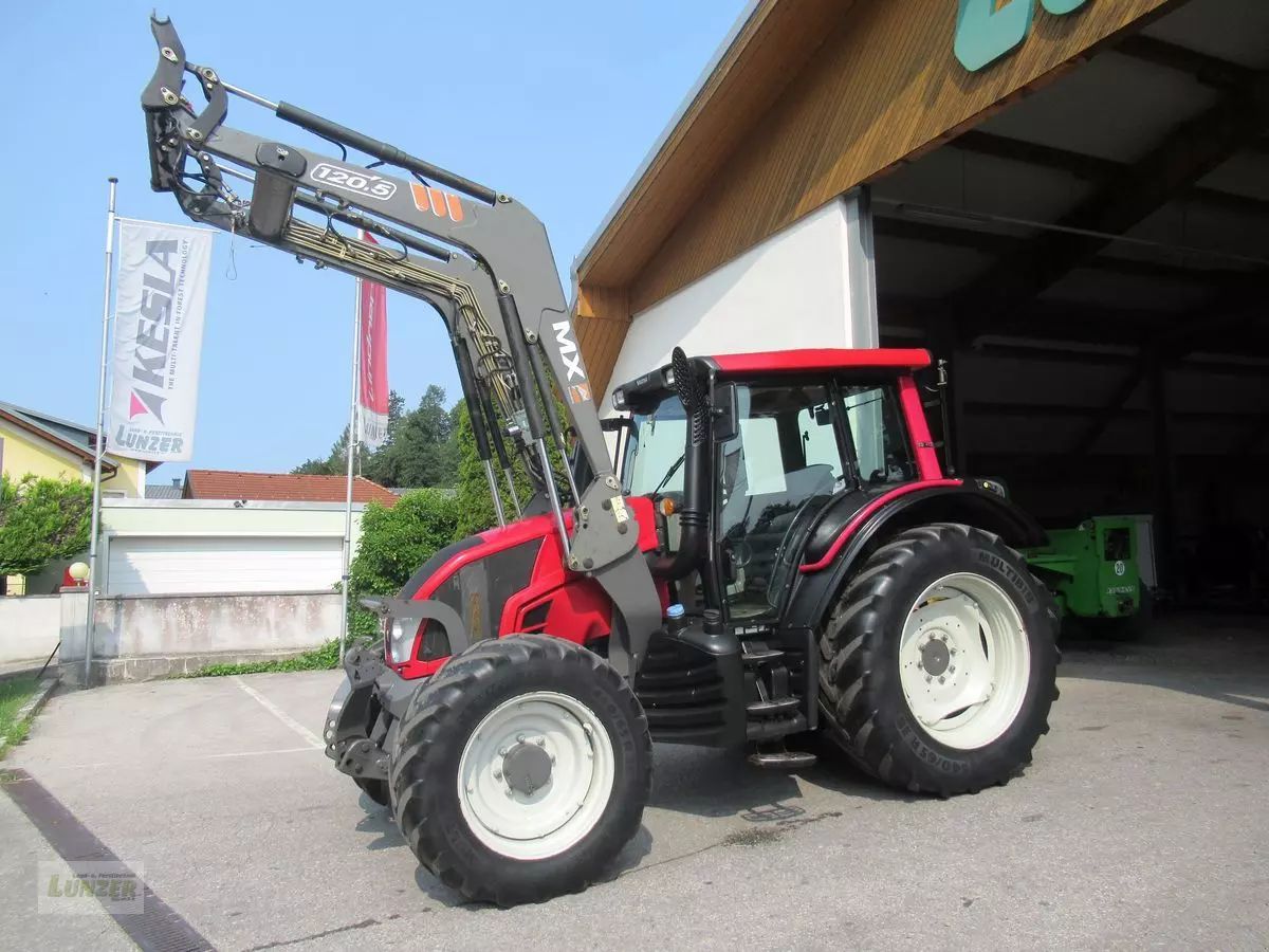 E-FARM: Valtra N113 - Tractor - id UVGEELV - €57,500 - Year of construction: 2013 - Engine hours: 5,130,Engine power (HP): 122,Austria