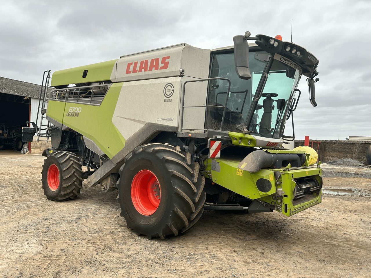 E-FARM: Claas Lexion 6700 - Kombajn zbożowy - id NRKVJWP - 315 000 € - Rok produkcji: 2024 - Motogodziny: 230,Moc silnika: 230,Francja