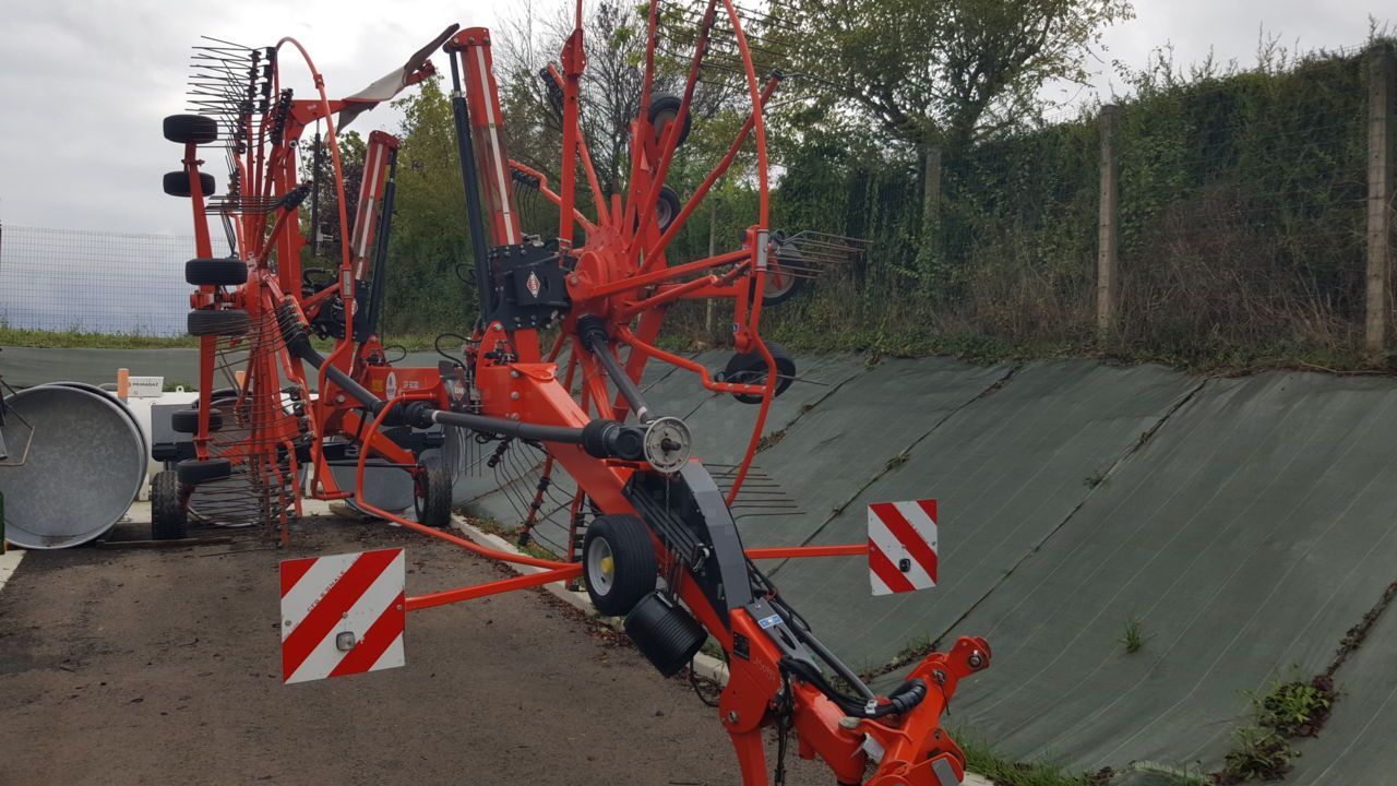 E-FARM: Kuhn GA 9030 - Karuzelowy przetrząsacz do siana - id QQKKNPU - Rok produkcji: 2014 - Francja