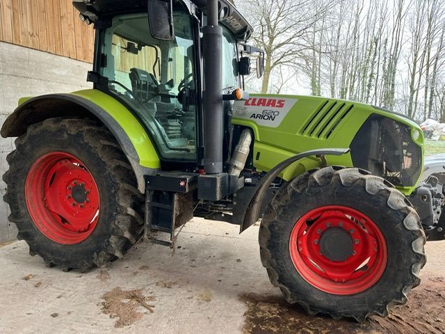 E-FARM: Claas Arion 620 - Tracteur - id UIQ4QID - 40 000 € - Année: 2013 - Lecture du nombre d'heure: 7 000,Puissance du moteur (chevaux): 150,France
