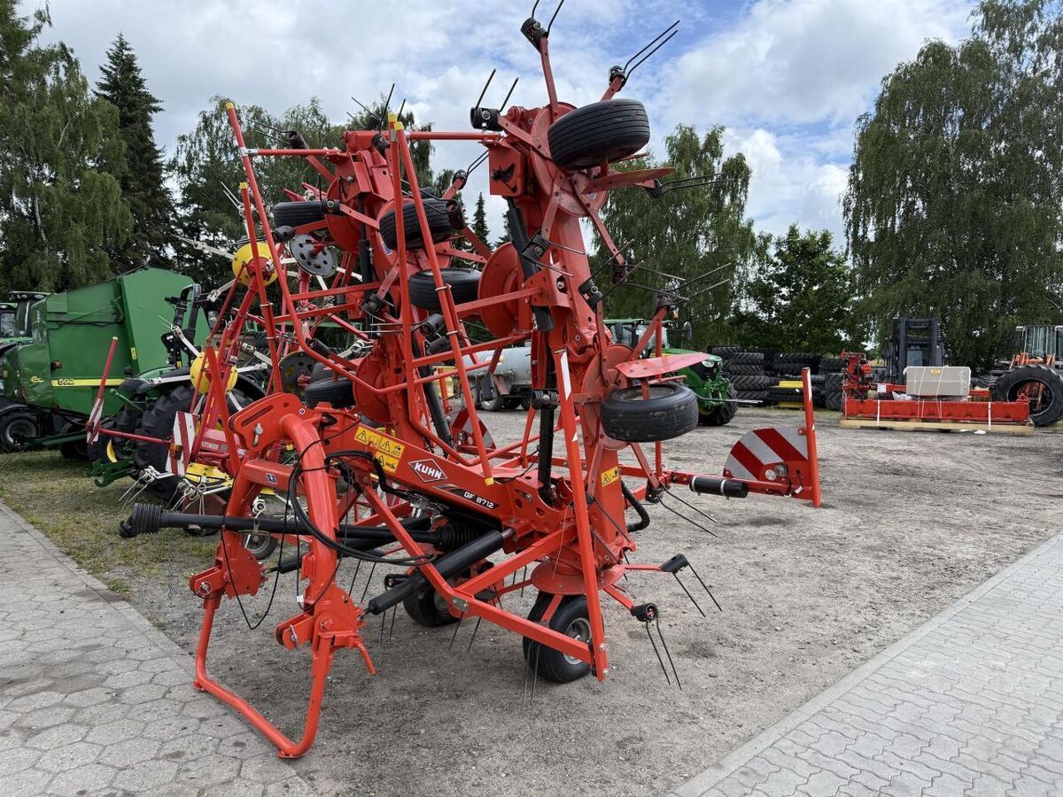 E-FARM: Kuhn GF 8712 - Faneuse - id HNLTPGP - 13 751 € - Année: 2022 - Allemagne