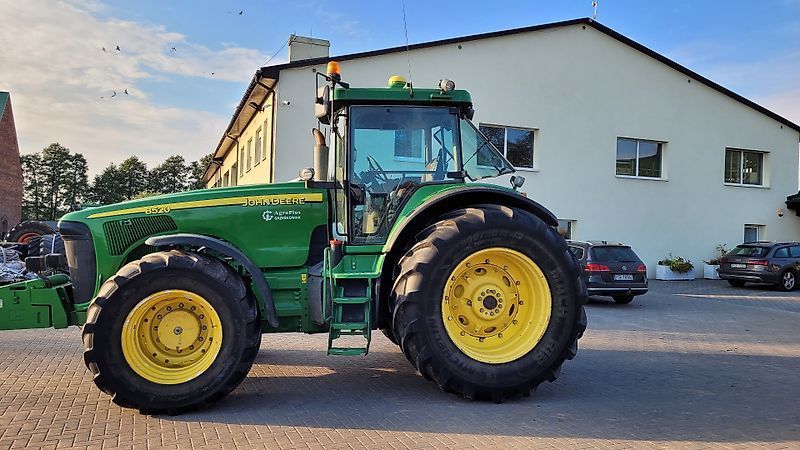 E-FARM: John Deere 8420 - Tractor - id AEHATJU - €67,850 - Year of construction: 2003 - Engine hours: 13,200,Engine power (HP): 270,Poland