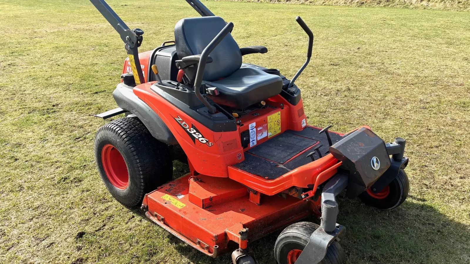 Kubota ZD326 Fűnyíró 6357 EUR
