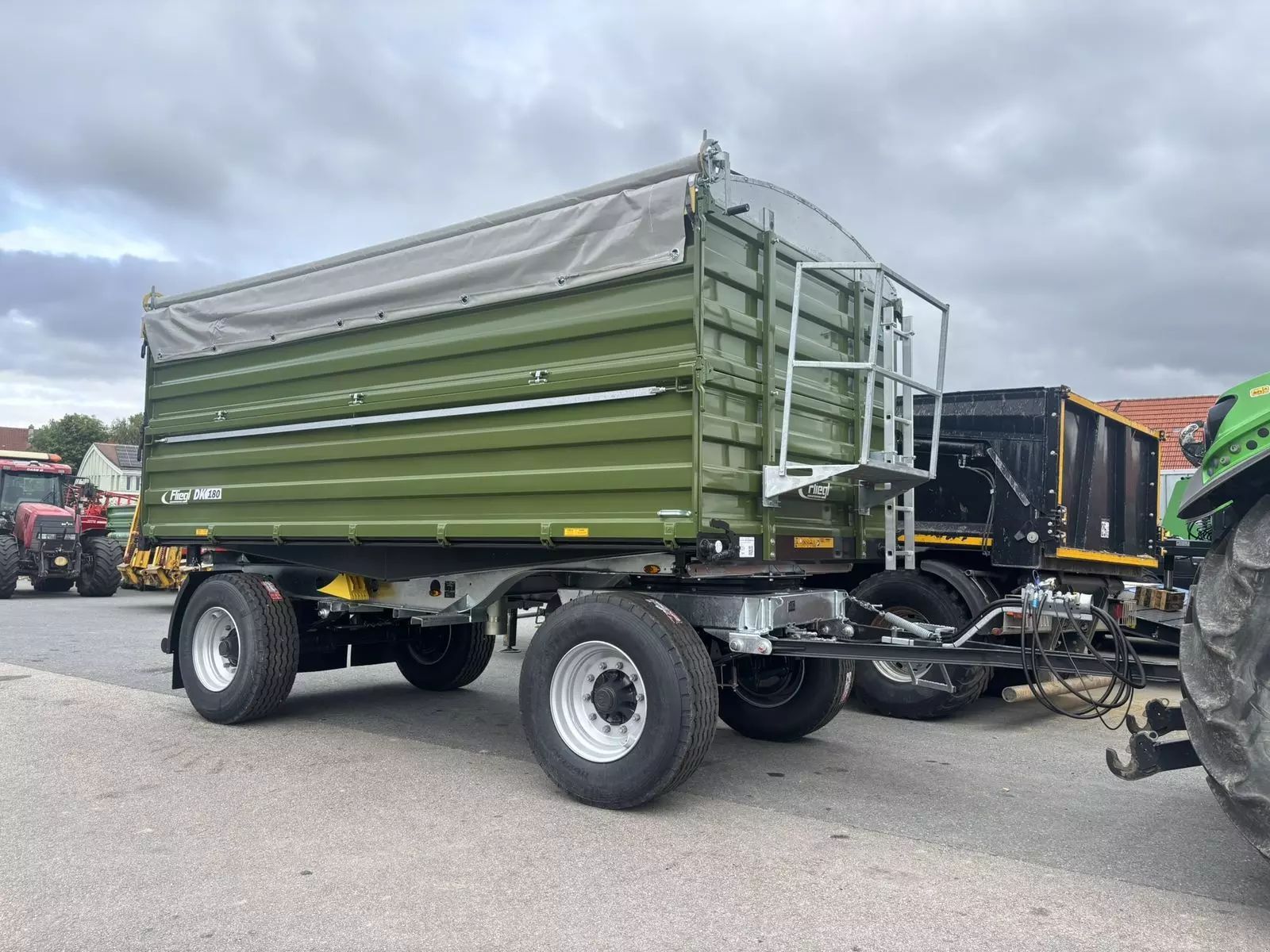 E-FARM: Fliegl dk 180 maxum fox - Tipper - id EMPJSZE - €24,583 - Year of construction: 2025 - Austria