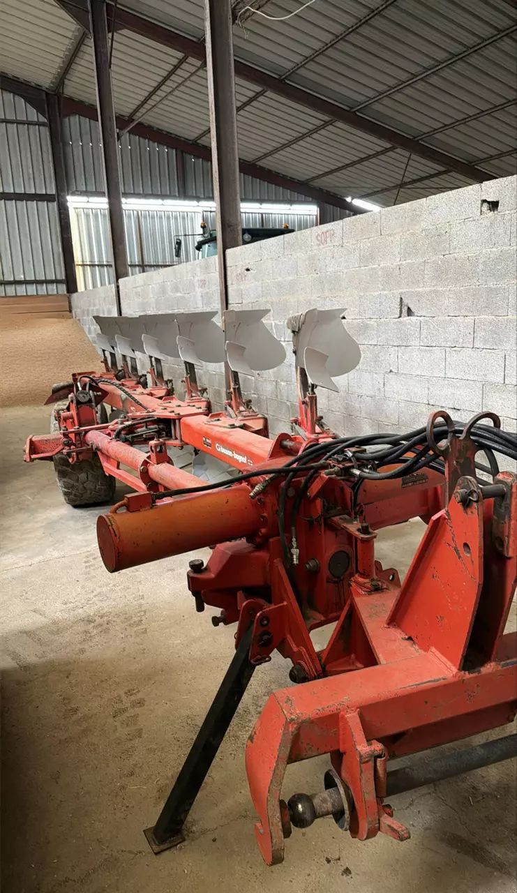 GREGOIRE BESSON spk9 Charrue 5 500 €
