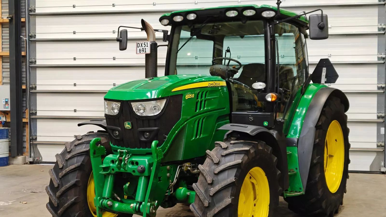 John Deere 6125 R Tractor €56,205