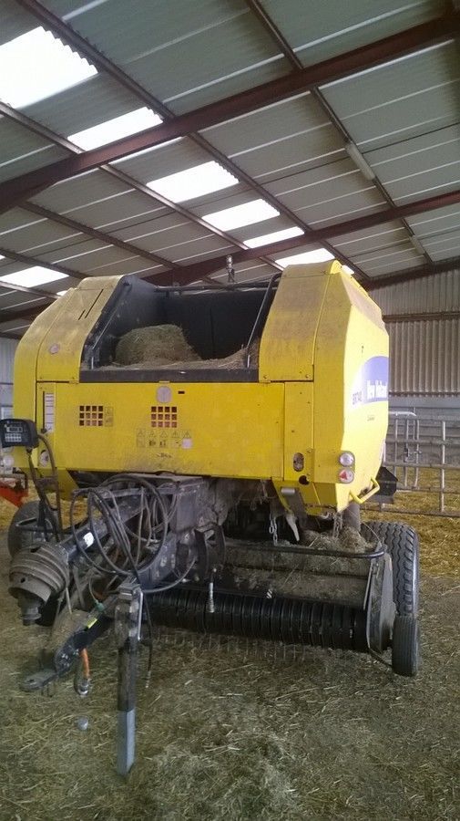 E-FARM: New Holland BR740 - Presse à balles - id YYPI2X2 - 7 000 € - Année: 2006 - Balles produites: 23 000,France