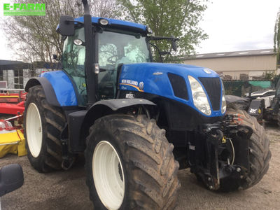 E-FARM: New Holland T7.220 - Tractor - id AMP6KNT - €56,000 - Year of construction: 2012 - Engine hours: 4,950,Engine power (HP): 170,France