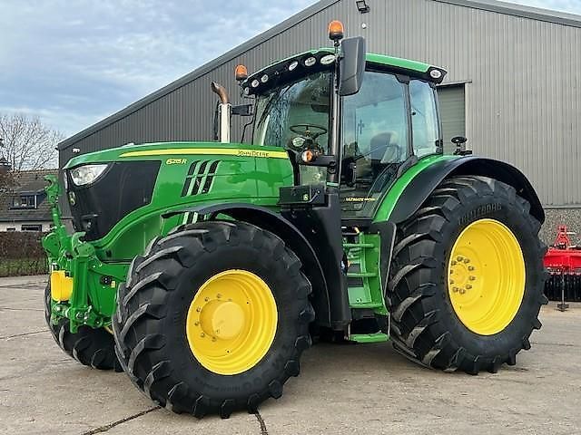 John Deere 6215 R Tractor €125,500