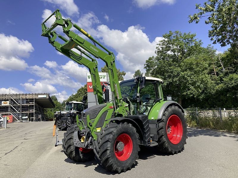 E-FARM: Fendt 718 Vario Power - Tractor - id EYNKWWP - €142,700 - Year of construction: 2021 - Engine hours: 1,795,Engine power (HP): 180,Germany