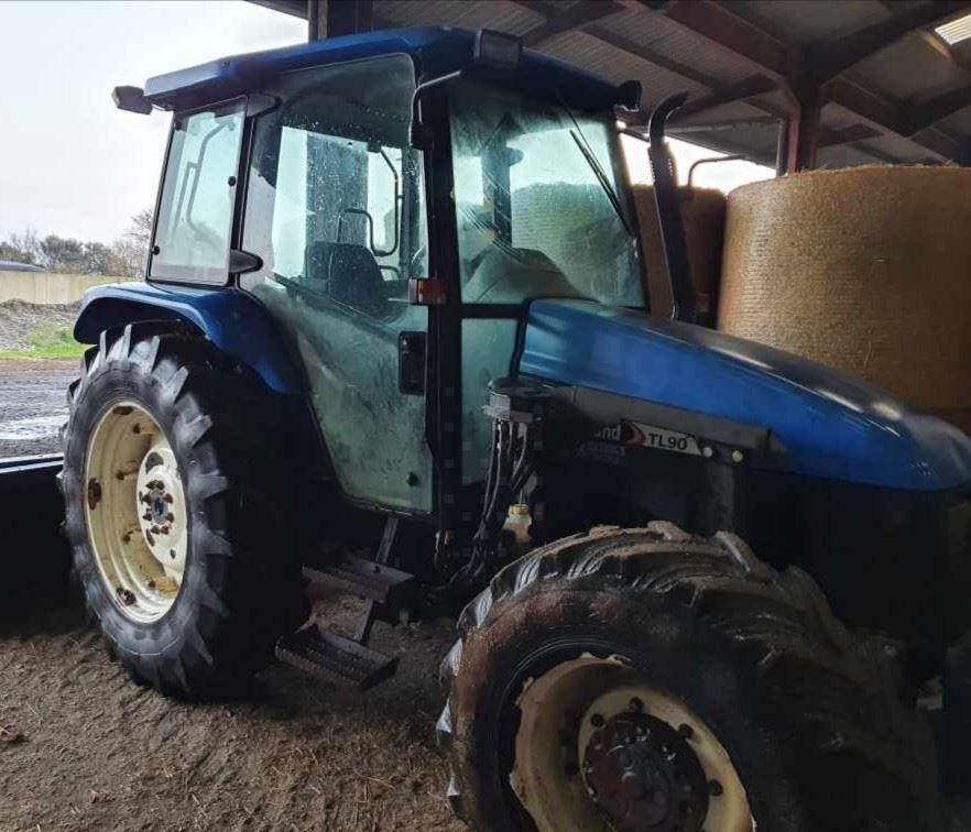 E-FARM: New Holland TL90 - Tracteur - id UJYSLYI - 29 000 € - Année: 2003 - Lecture du nombre d'heure: 4 100,Puissance du moteur (chevaux): 85,France