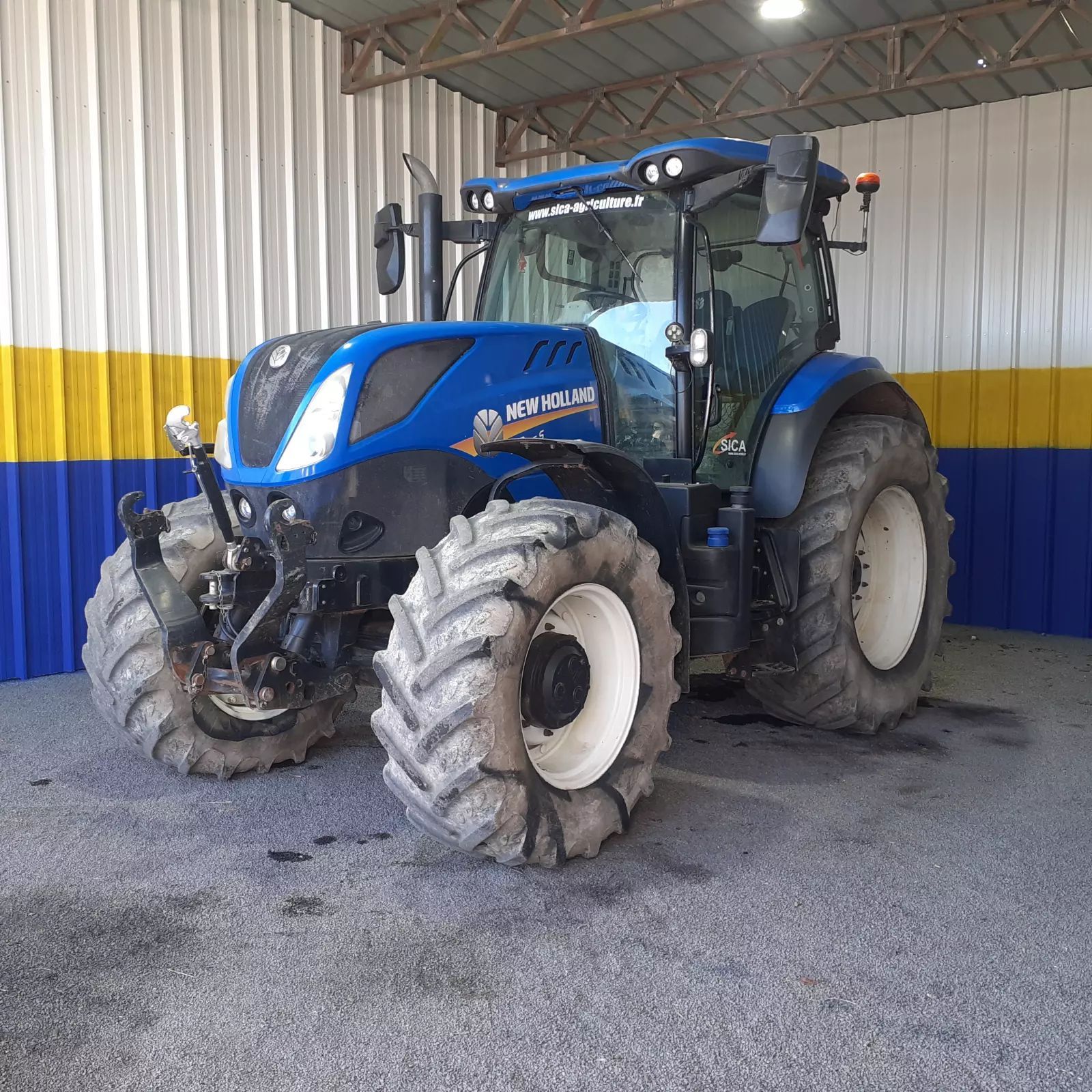 E-FARM: New Holland T7.165 S - Traktor - id DHLSJNP - 58.900 € - Baujahr: 2017 - Abgelesene Motorstunden: 4.185,Motorleistung (PS): 165,Frankreich