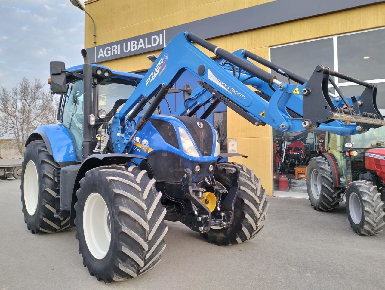 New Holland T7.225 Tractor €90,000