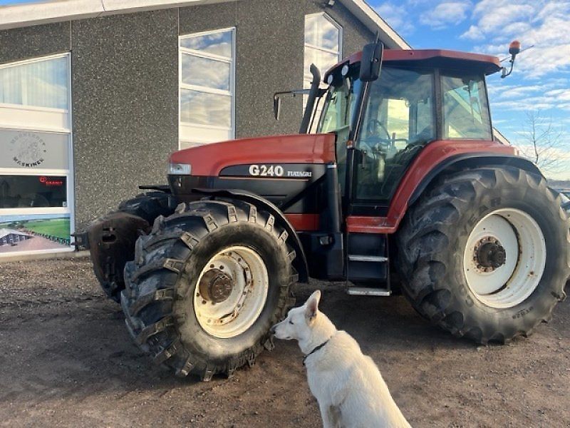 E-FARM: New Holland TM190 - Tractor - id F7GUXKQ - 25.256 € - Año: 1994 - Horas: 8.200,Potencia del motor: 200,Dinamarca