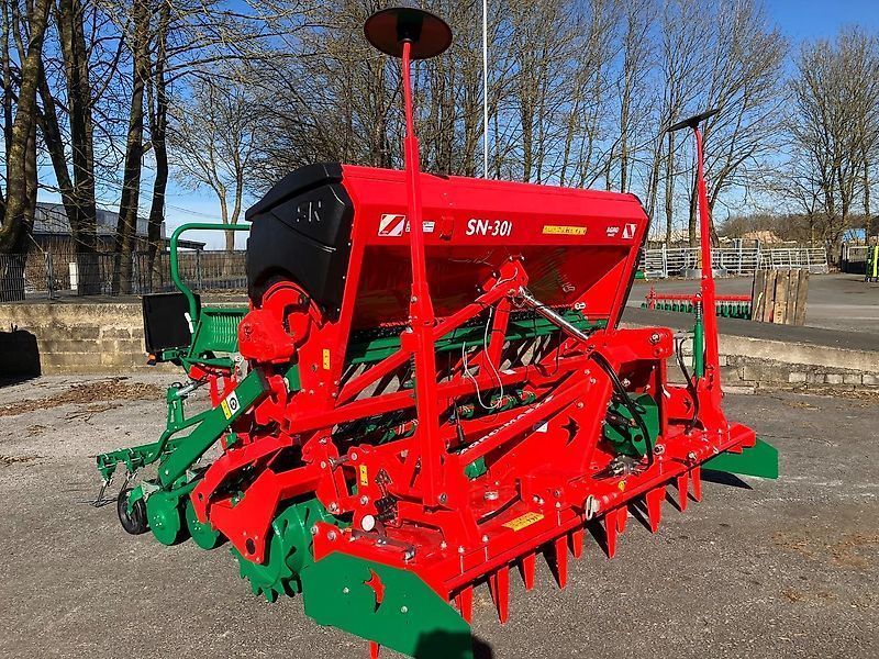 AGRO-MASZ drillkombination ke +sn301 mit doppelscheibenscharen und andruckrollen Drillmaschine 24.200 €