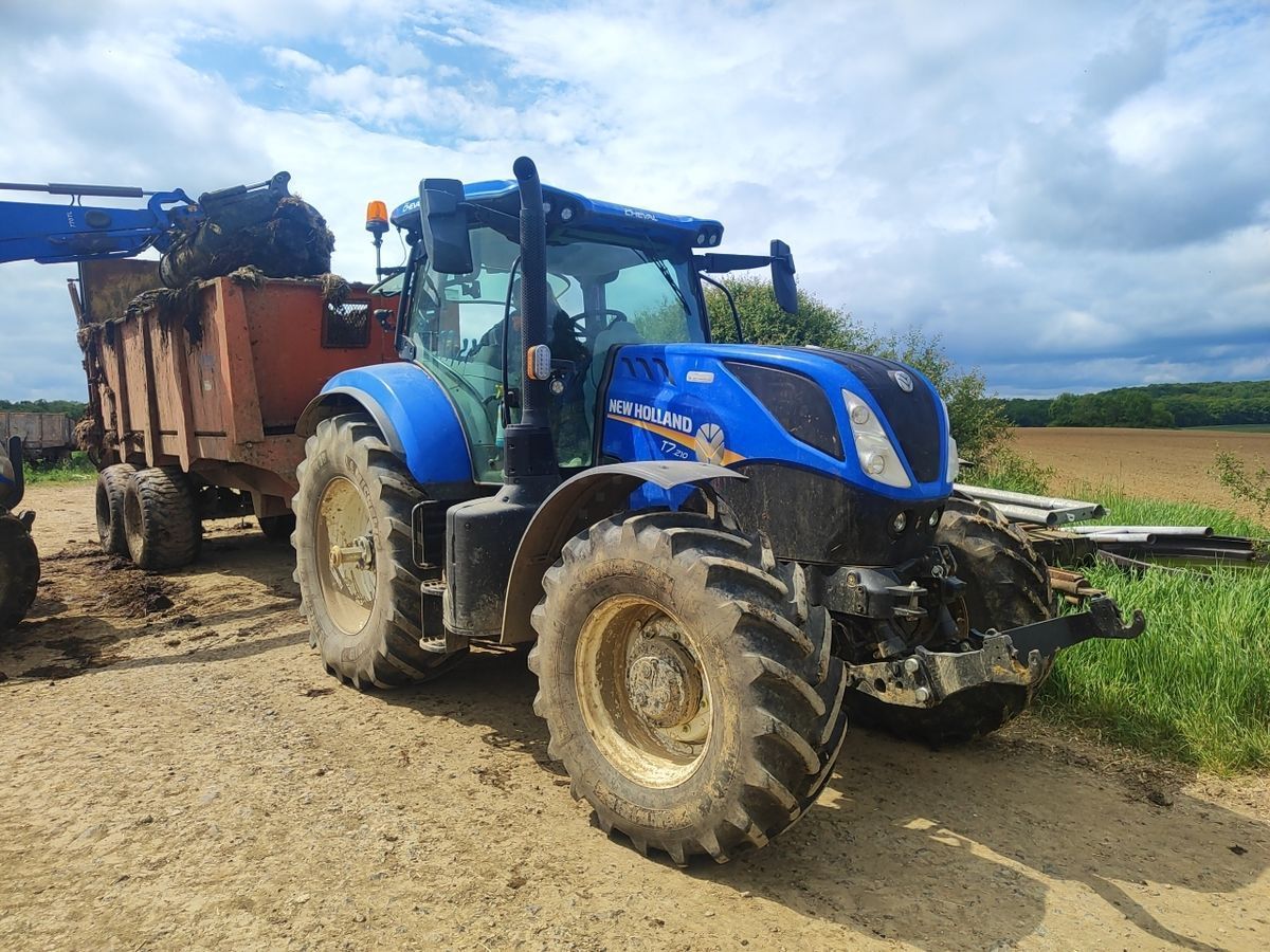 E-FARM: New Holland T7.210 - Tractor - id 3LLYDPS - €94,000 - Year of construction: 2023 - Engine hours: 1,700,Engine power (HP): 165,France