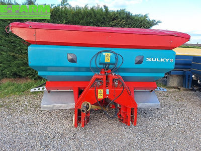 E-FARM: sulky x36 - Fertiliser spreader - id TNRRS4V - €7,500 - Year of construction: 2008