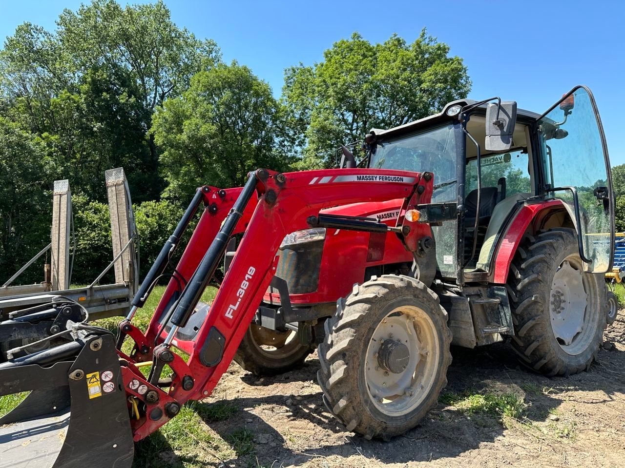 E-FARM: Massey Ferguson 5710 - Tracteur - id WI9DWRT - 49 000 € - Année: 2020 - Lecture du nombre d'heure: 3 200,Puissance du moteur (chevaux): 100,France