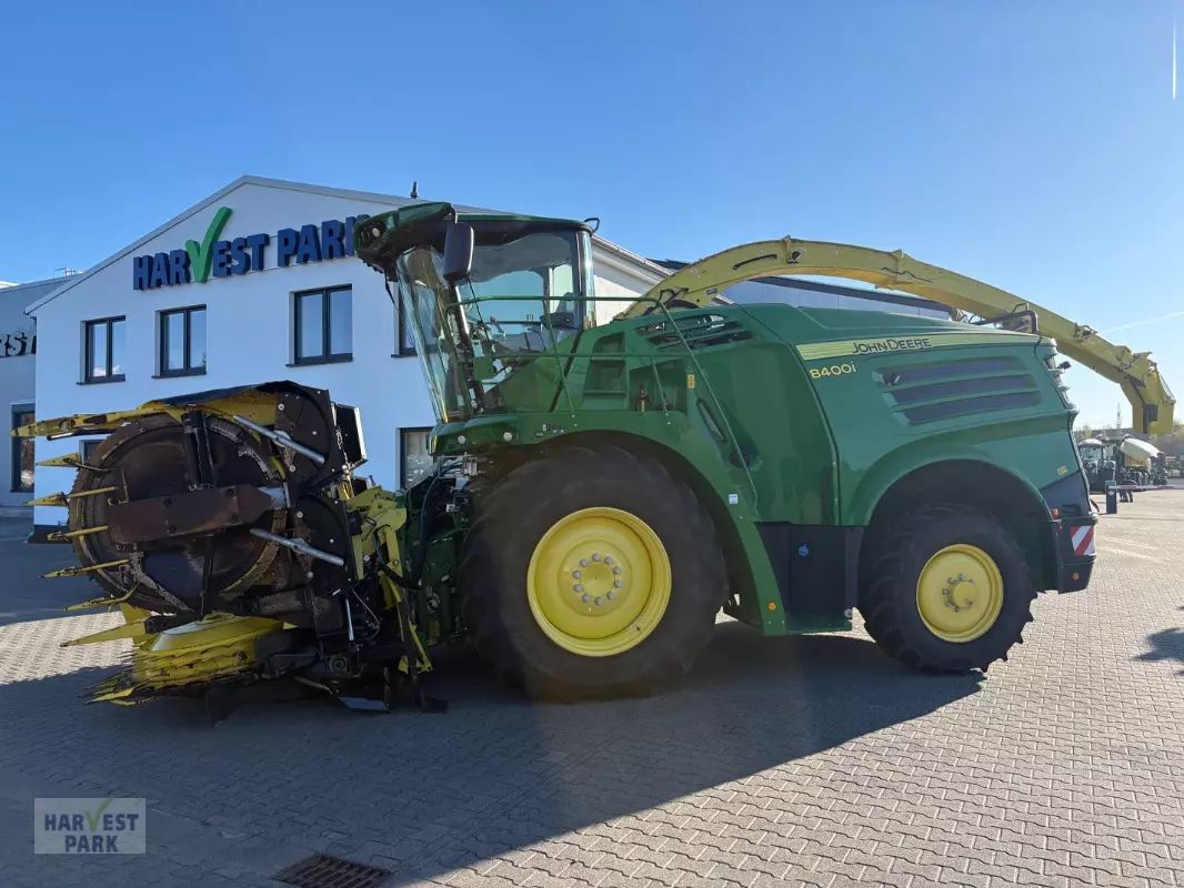 John Deere 8400 Self propelled forage harvester €225,000