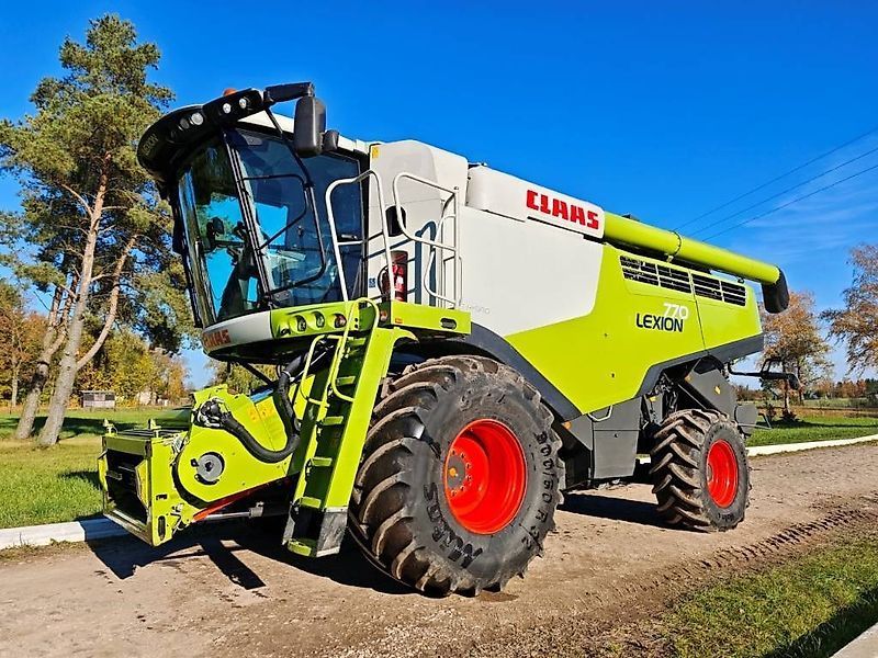 Claas Lexion 770 Combine harvester €200,000