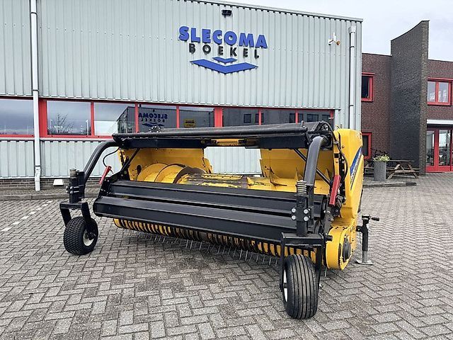 New Holland 273 gras pick-up Header €9,500