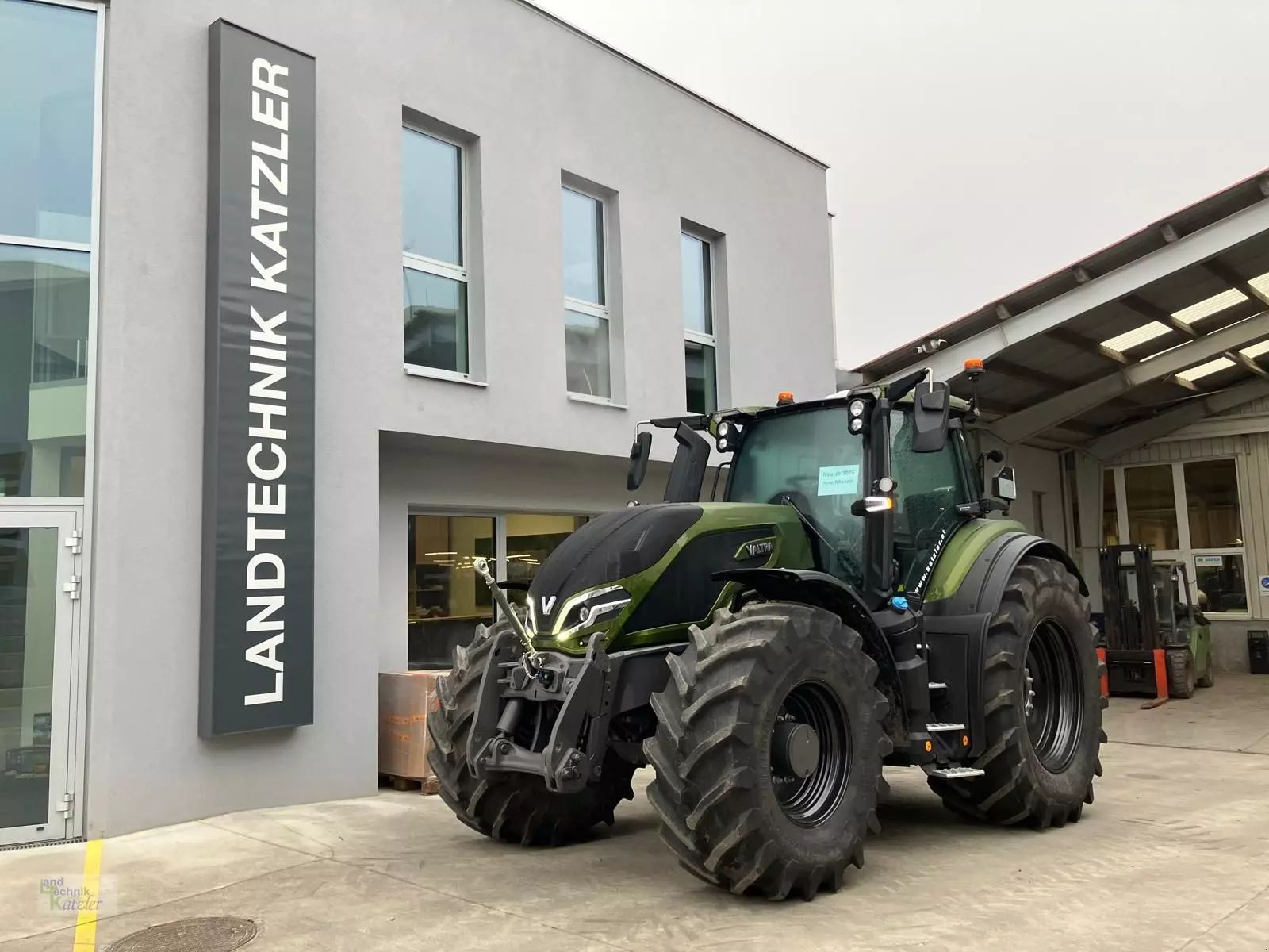 Valtra q305 Tractor €198,900