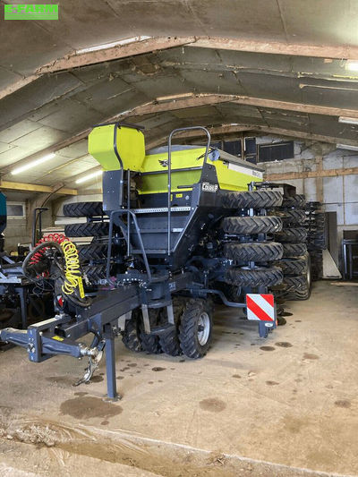 E-FARM: Sky semoir maxidrill - Burghiu direct - id BLU9DVI - 75.000 EUR - Anul: 2023 - Franța