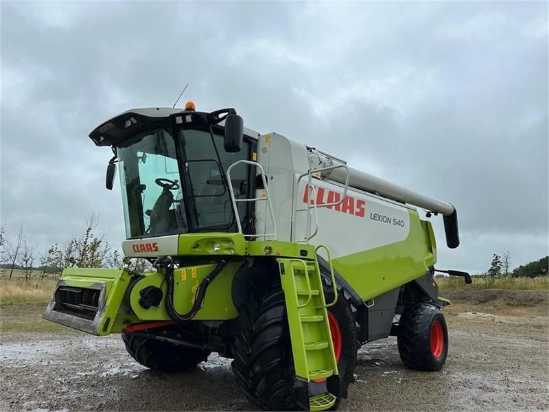 E-FARM: Claas Lexion 540 - Moissoneuse-batteuse - id CYWMGMB - Année: 2005 - Lecture du nombre d'heure: 3 000,Danemark