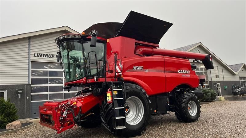 Case IH Axial Flow 8250 Combine harvester €292,617