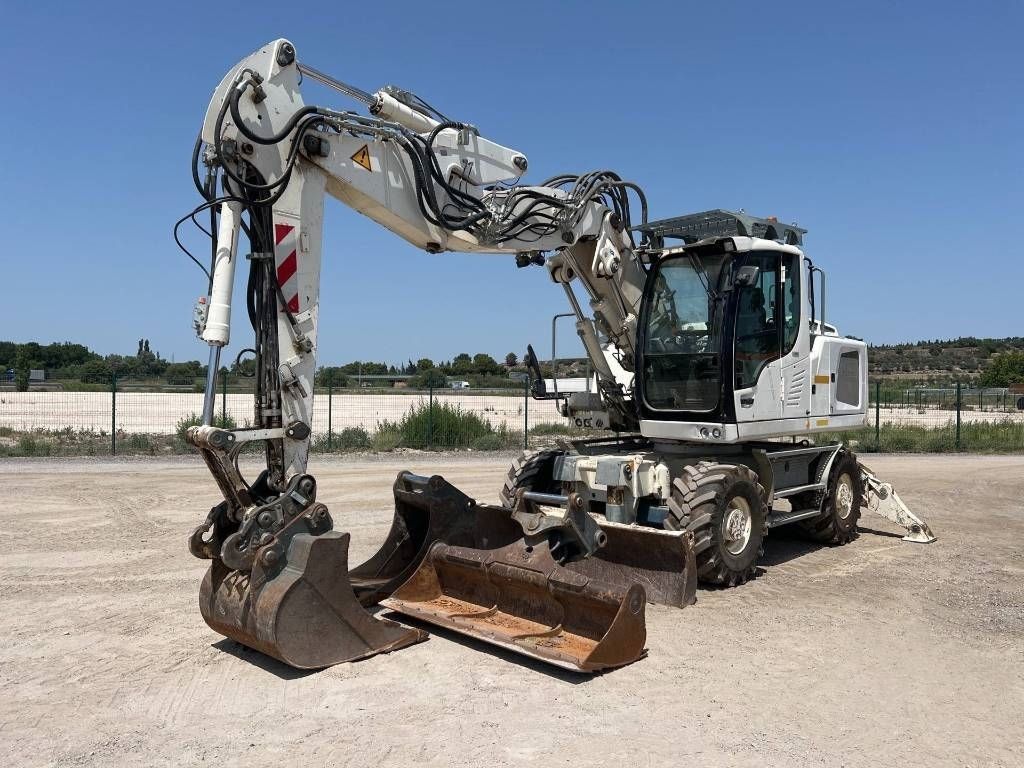Liebherr a 914 mobile digger Wheeled excavator €77,357