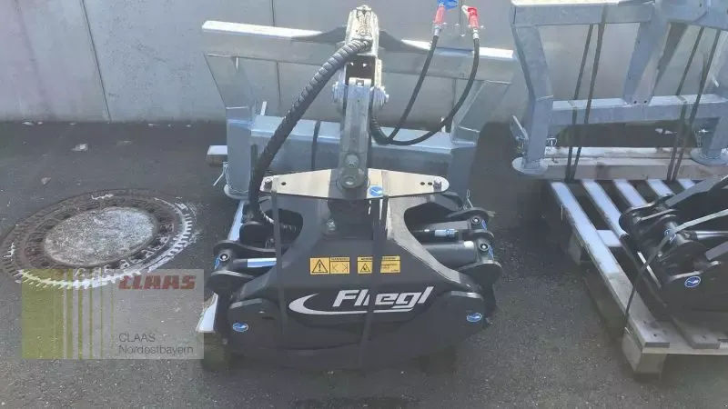 E-FARM: Fliegl hydr. rückezange combi rz 185 - Forstausrüstung - id QXXGEYW - 2.099 € - Baujahr: 2023 - Deutschland