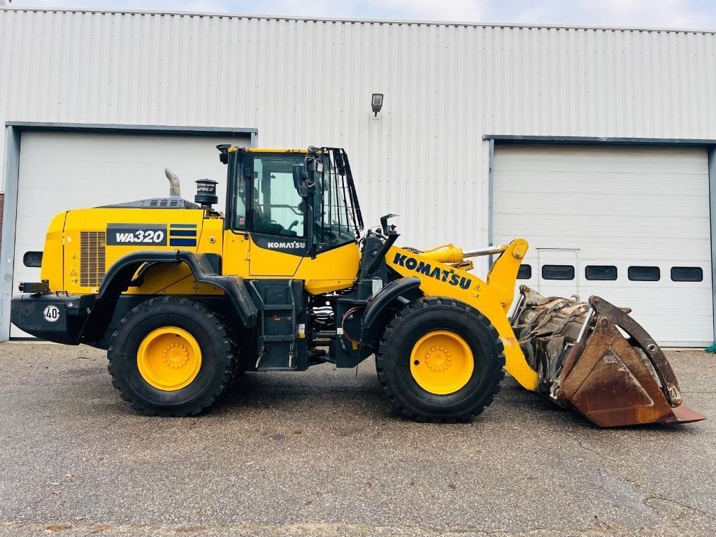 KOMATSU wa 320-8 Gummiged 74.900 €