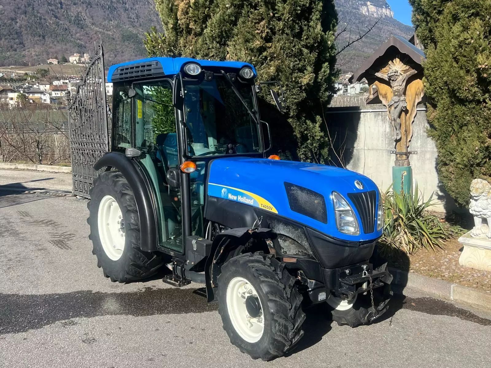 E-FARM: New Holland T4050 V - Tractor - id 8UPXHEM - 32.500 € - Año: 2009 - Horas: 4637,Potencia del motor: 96,Italia