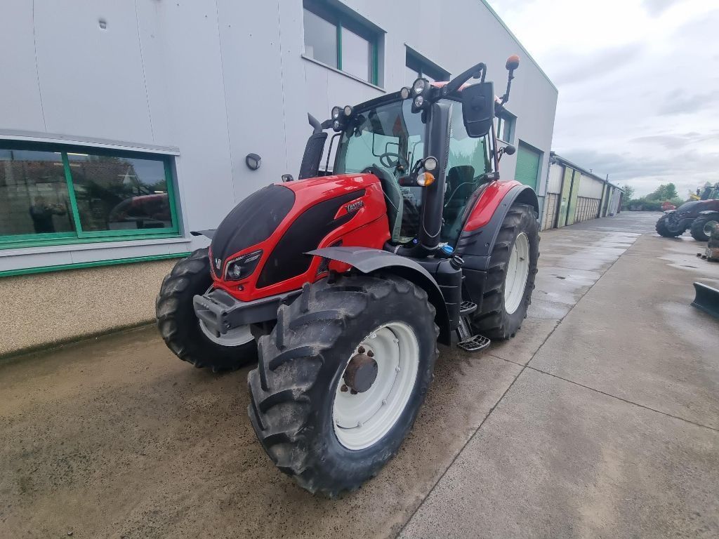 Valtra N 104 Tractor €36,500