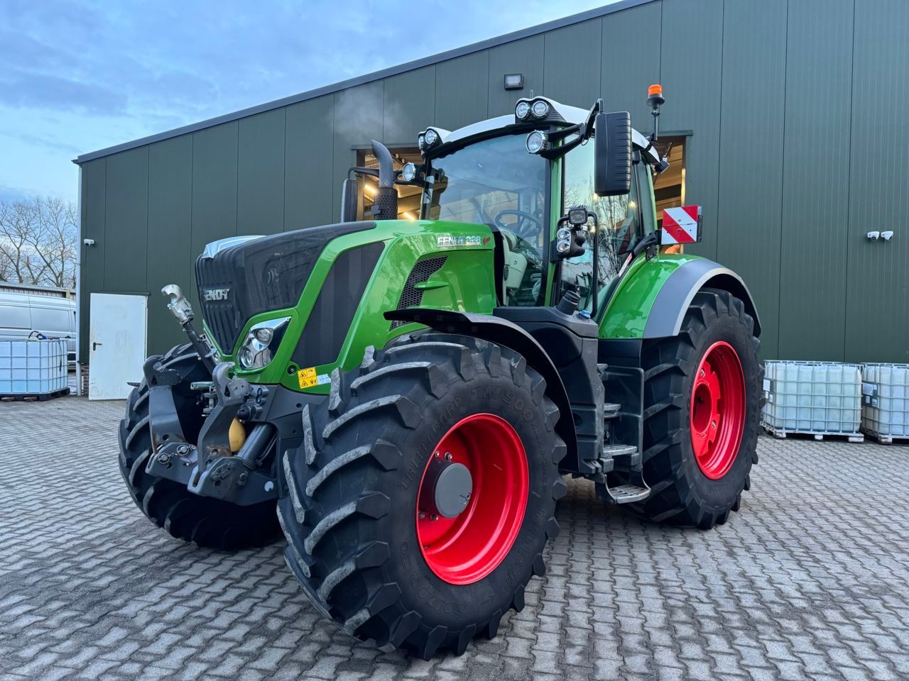 Fendt 828 Vario Tractor 135.000 EUR