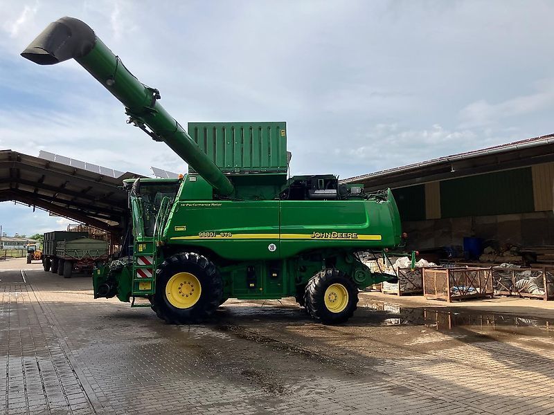 E-FARM: John Deere 9880 i STS - Combine harvester - id EXHUZTH - €67,000 - Year of construction: 2007 - Engine hours: 3,393,Engine power (HP): 498,Germany