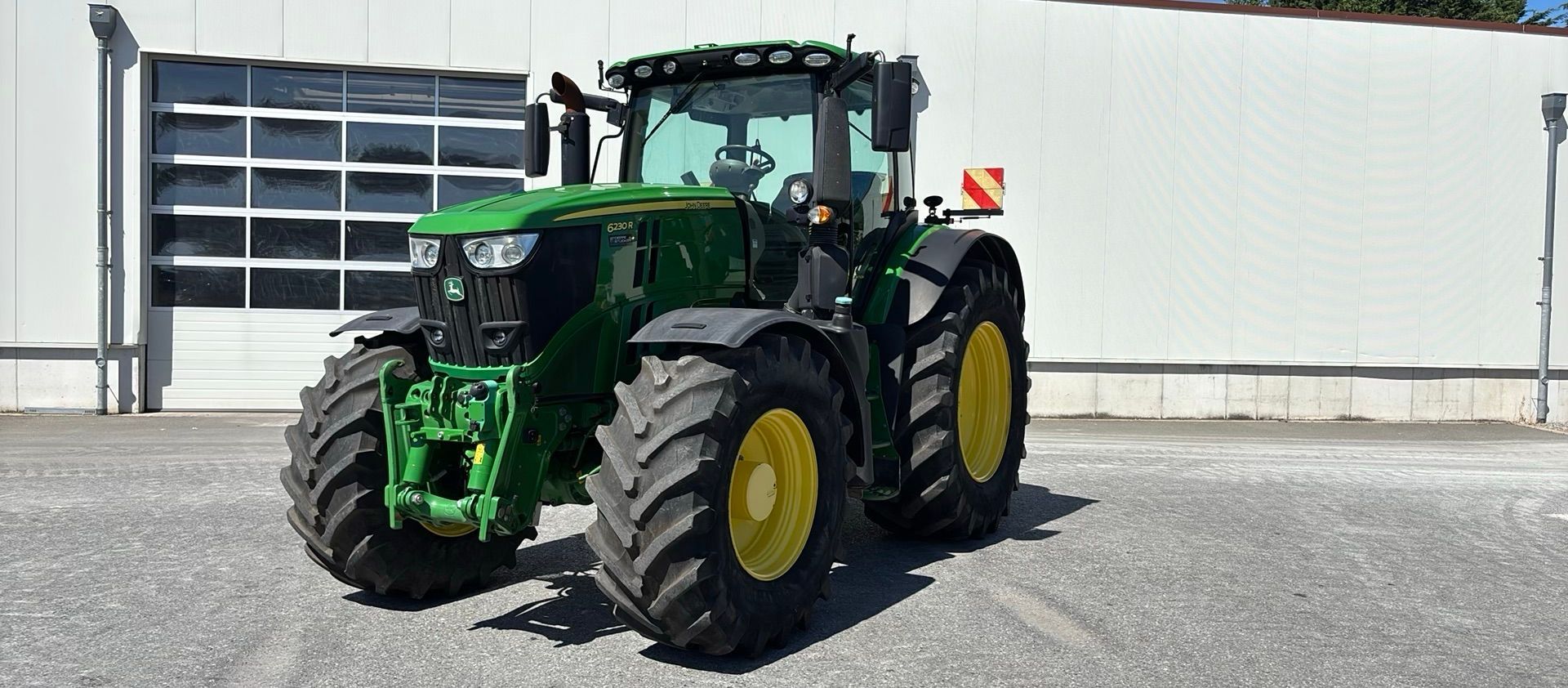 John Deere 6230 R Tractor €125,000