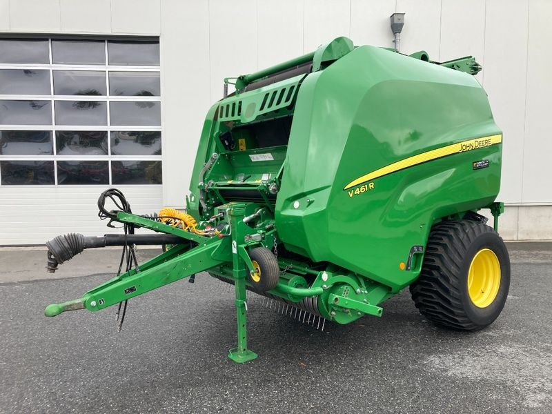 John Deere V461R baler €38,500