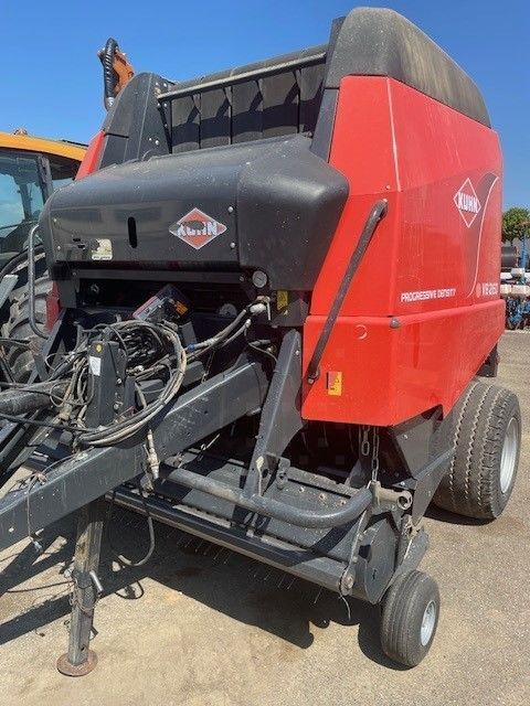 E-FARM: Kuhn VB 2160 - Πρέσσα - id KNBBLCL - 10.500 € - Χρονία: 2012 - Συνολικός αριθμός παραχθέντων δεμάτων: 23.600,Γαλλία