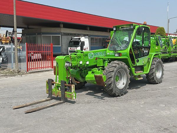 E-FARM: Merlo p40.17 4x4 - Chargeur télescopique  - id SDCESNX - 48 000 € - Année: 2008 - Lecture du nombre d'heure: 6 120,France