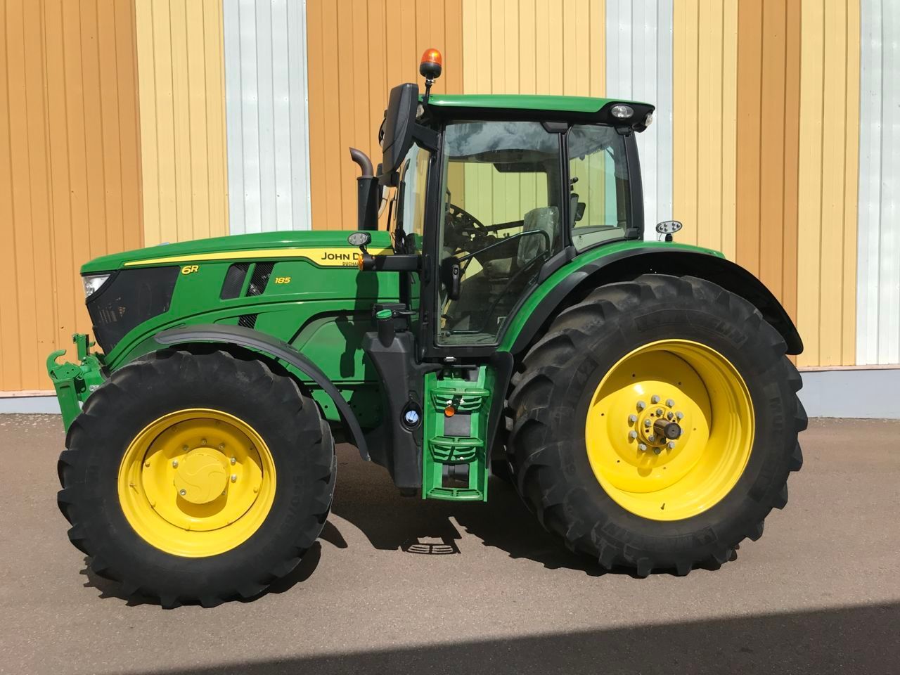 E-FARM: John Deere 6R 185 - Traktor - id FH6GPLR - 147.000 € - Baujahr: 2022 - Abgelesene Motorstunden: 1.557,Motorleistung (PS): 185,Frankreich